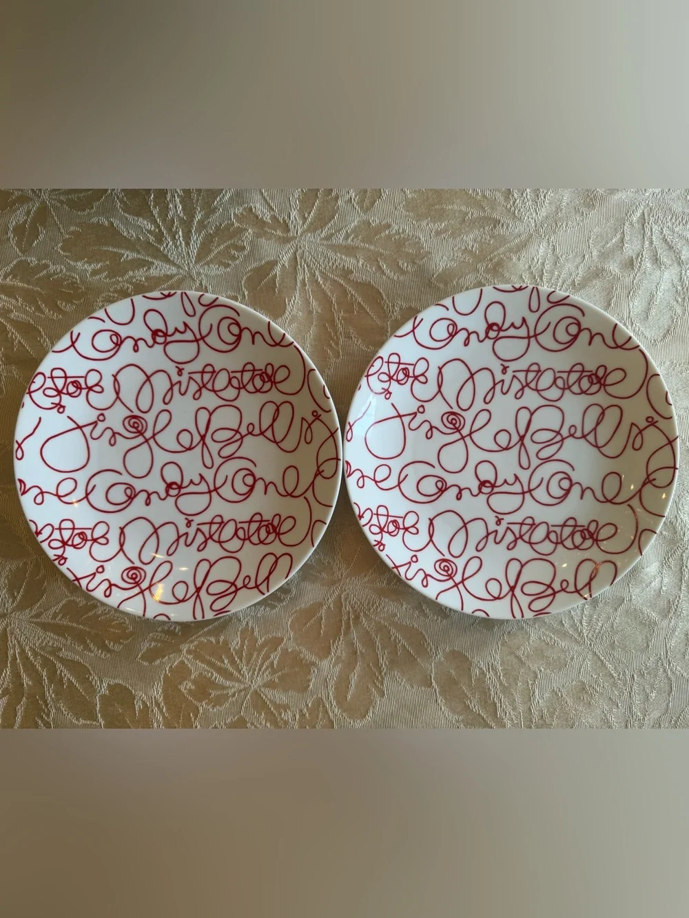Crate & Barrel Mistletoe Holiday Plate - Set of 2 470-392